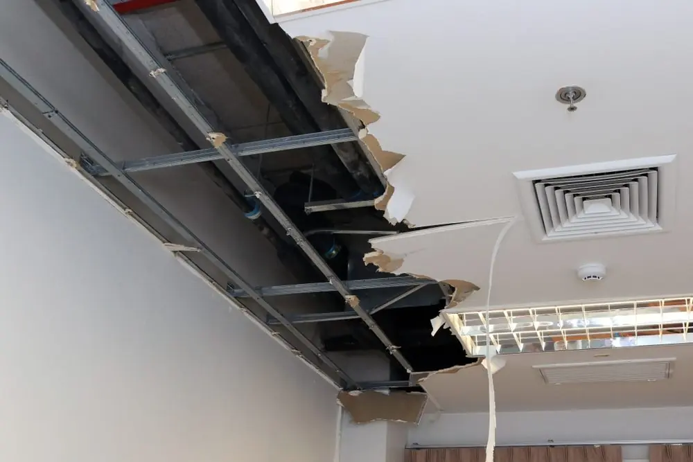 Top 8 Sources of Commercial Water Damage and Ways to Respond - DryForce Restoration Top 8 Sources of Commercial Water Damage and Ways to Respond