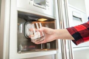 6 Ways to Respond to a Leaking Ice Maker in Your Fridge