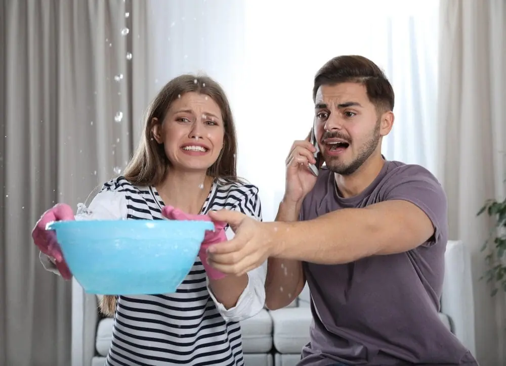 3 Ways to Respond to Water Leaking from Your Light Fixture