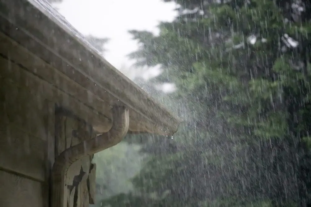 Reasons why your roof leaks in heavy rain